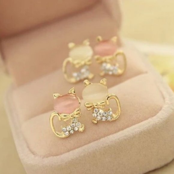 Sweet Kitten Moonstone Earrings - White - Picture 4 of 4